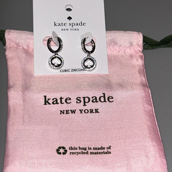 Kate Spade ♠️ “Spot the Spade Huggie” earrings - Picture 4 of 4